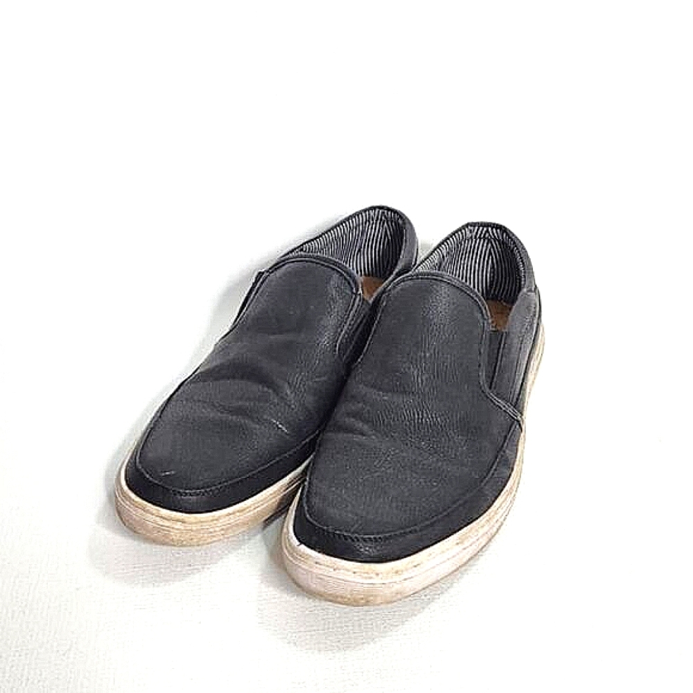 Steve Madden black Grissom slip-on shoes